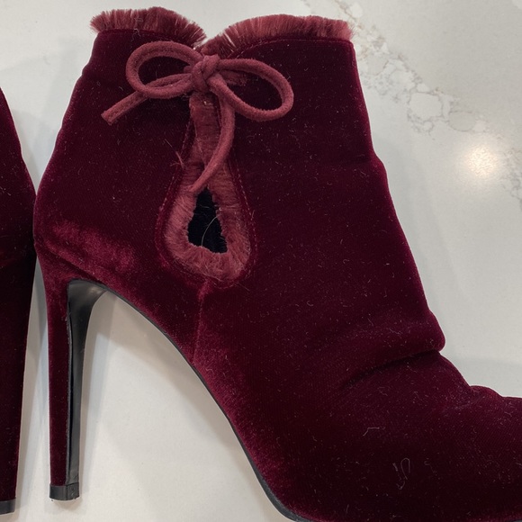 Excellent Condition Lashes Stuart Weitzman Maroon Velvet Ankle Boots - Picture 6 of 12